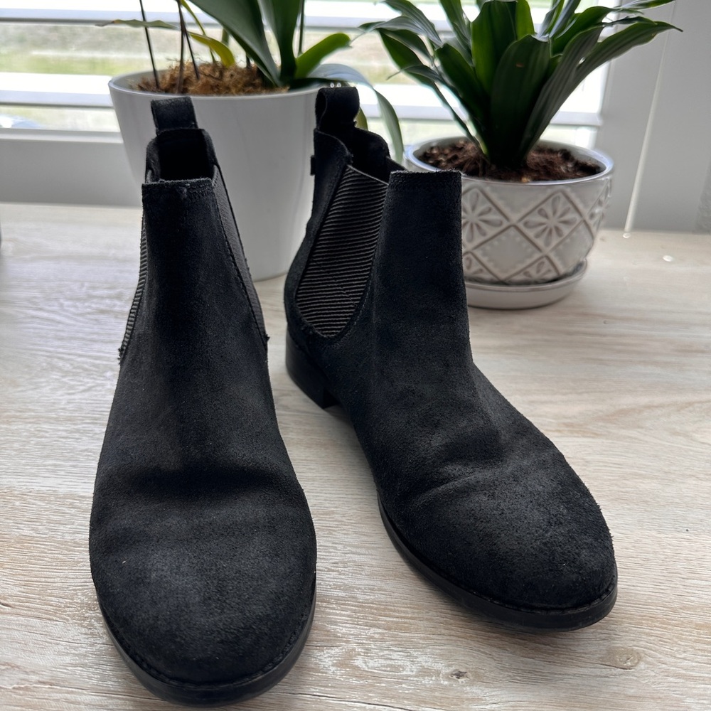 Toms Black Suede Women’s Chelsea Boots